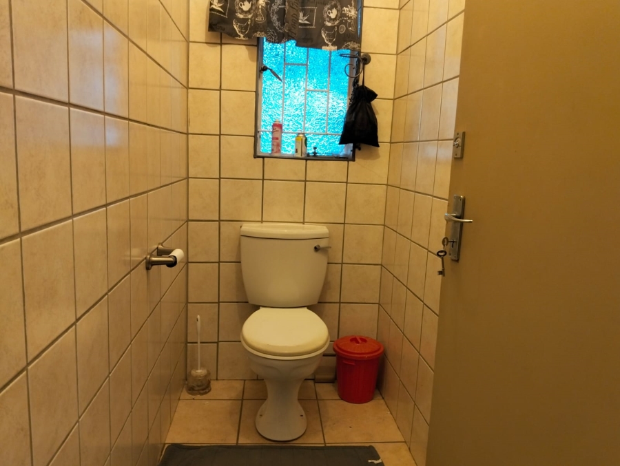 2 Bedroom Property for Sale in Geelhoutpark North West